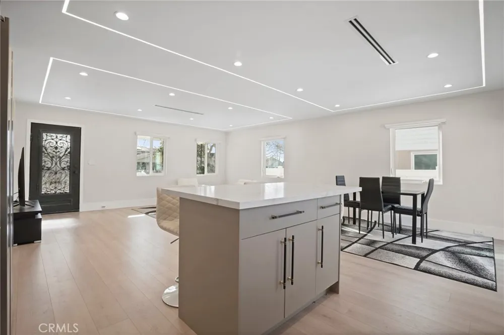 1239 Reese Burbank, CA 91506