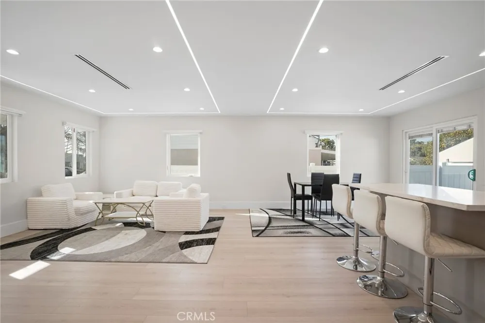 1239 Reese Burbank, CA 91506