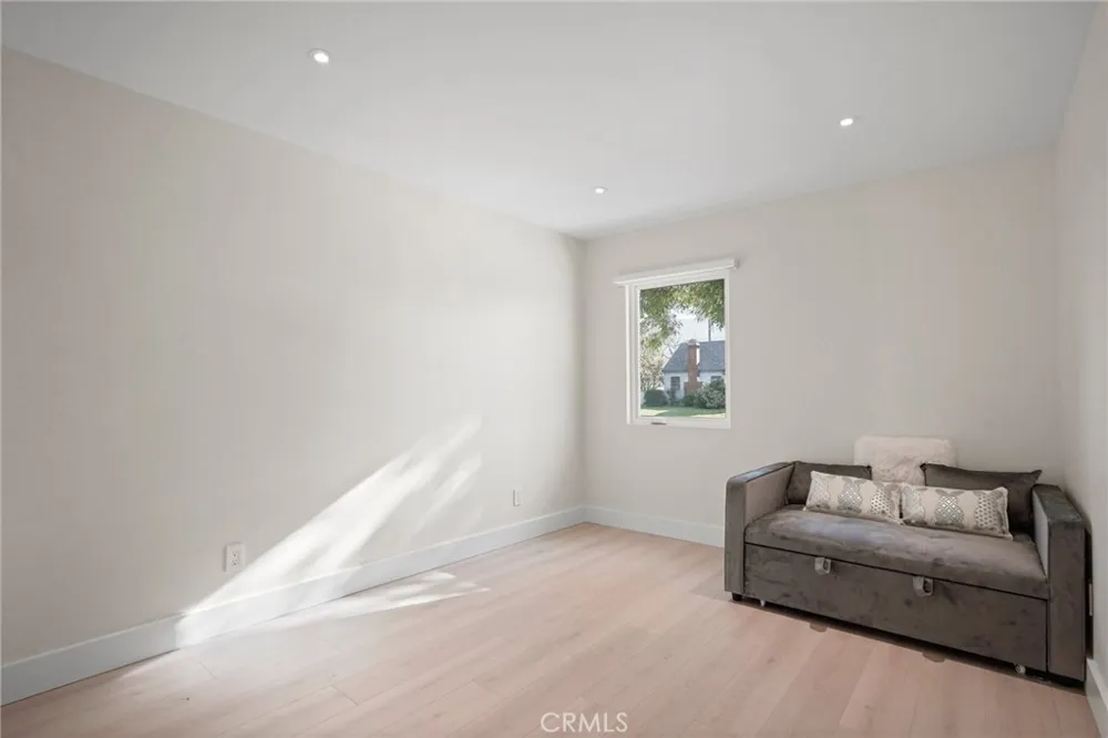 1239 Reese Burbank, CA 91506
