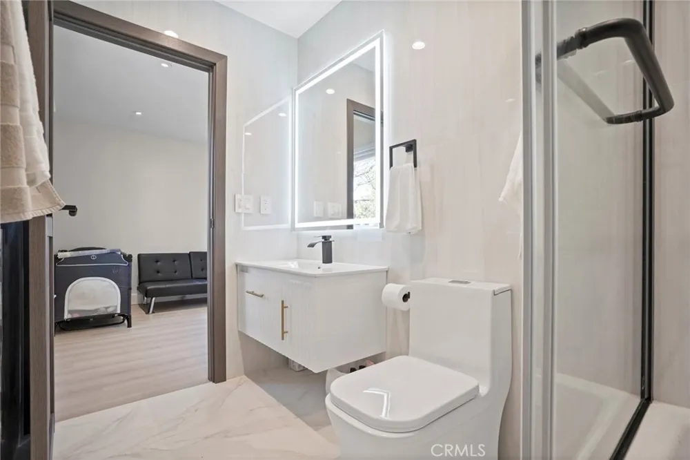 1239 Reese Burbank, CA 91506