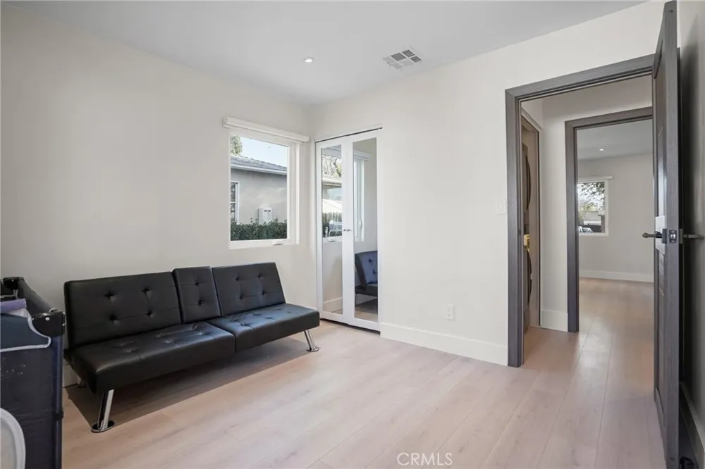 1239 Reese Burbank, CA 91506