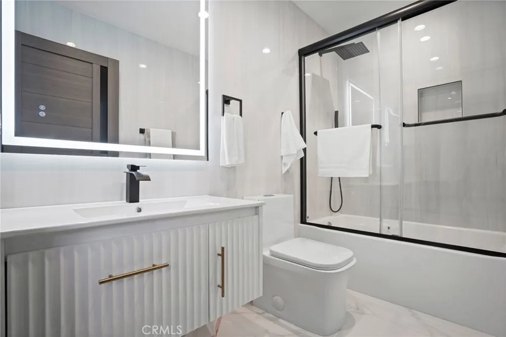 1239 Reese Burbank, CA 91506