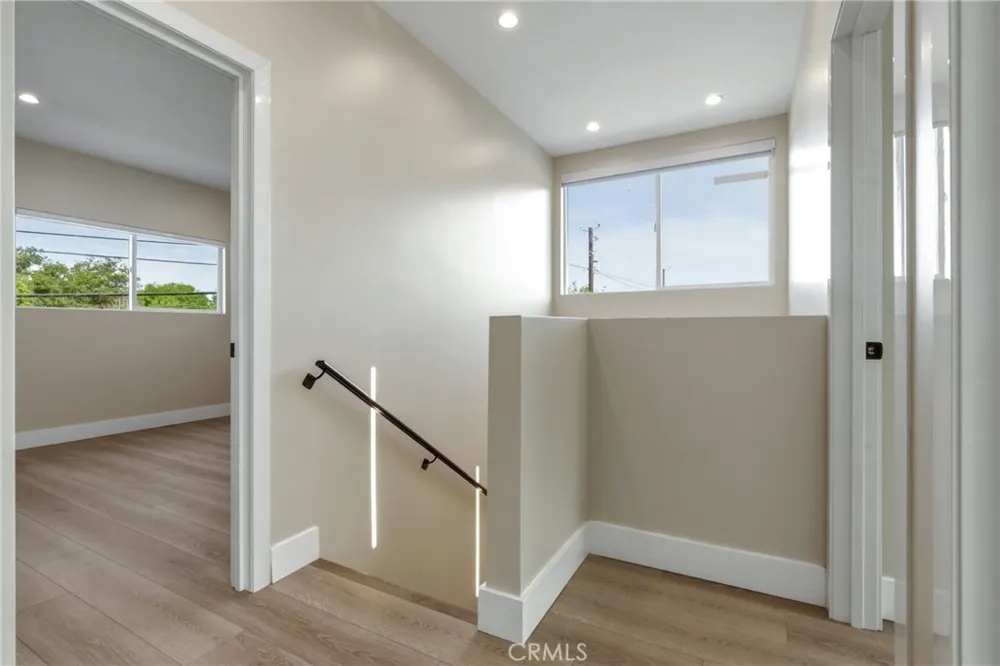 1239 Reese Burbank, CA 91506