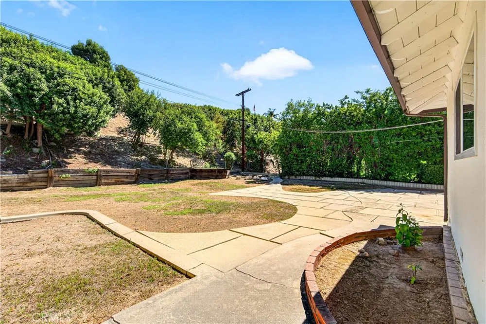 22023 Parthenia Street West Hills, CA 91304