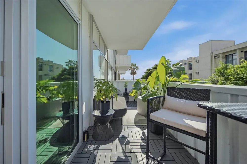 7135 Hollywood Boulevard #405 Hollywood, CA 90046
