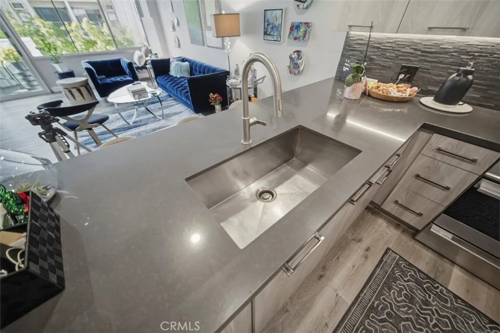 7135 Hollywood Boulevard #405 Hollywood, CA 90046