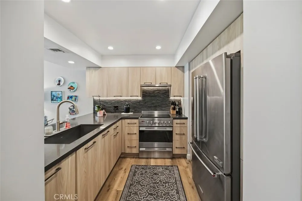 7135 Hollywood Boulevard #405 Hollywood, CA 90046
