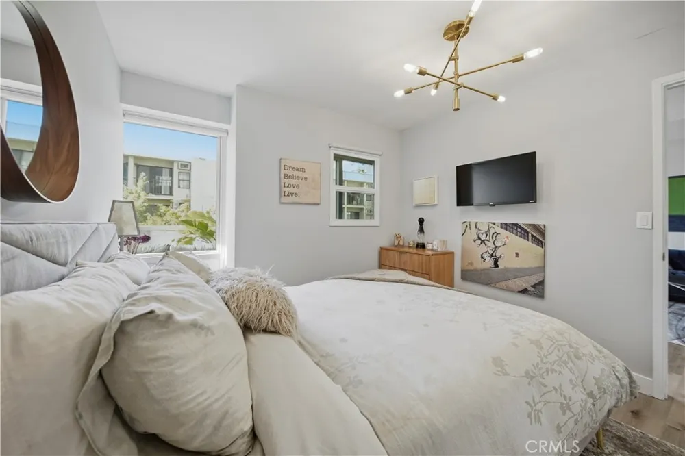 7135 Hollywood Boulevard #405 Hollywood, CA 90046