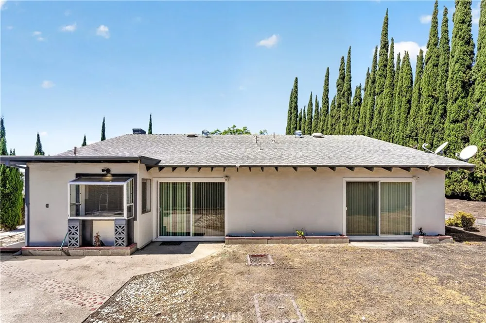 11440 Amigo Los Angeles, CA 91326