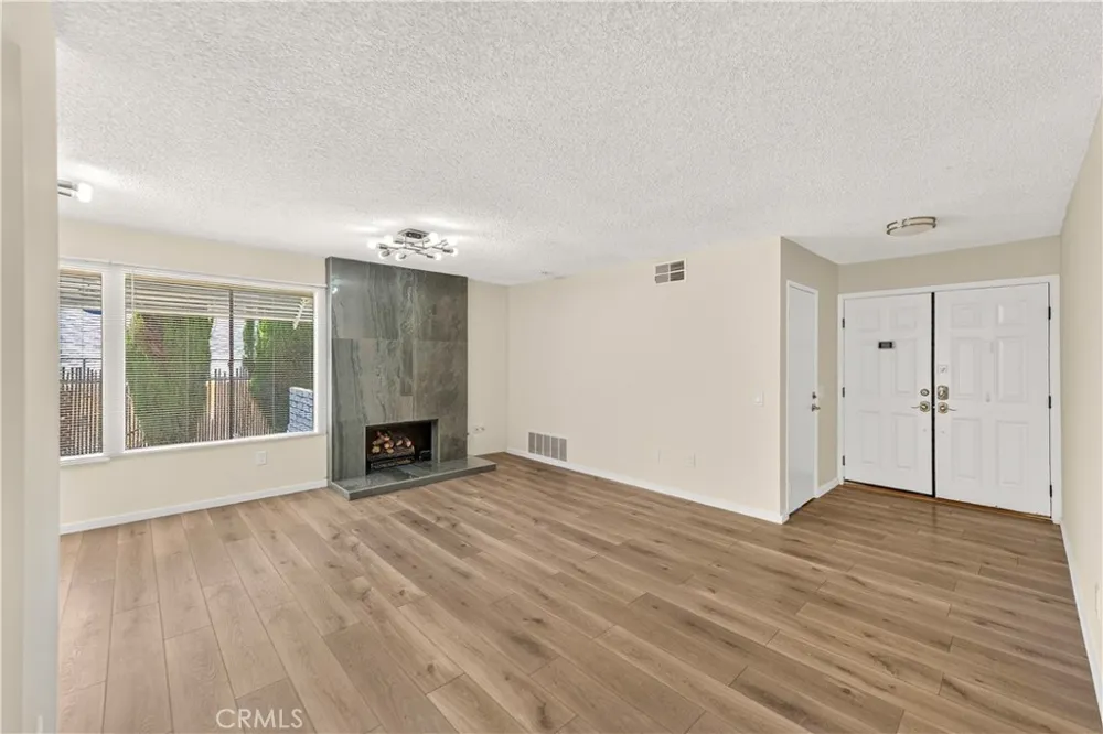 11440 Amigo Los Angeles, CA 91326