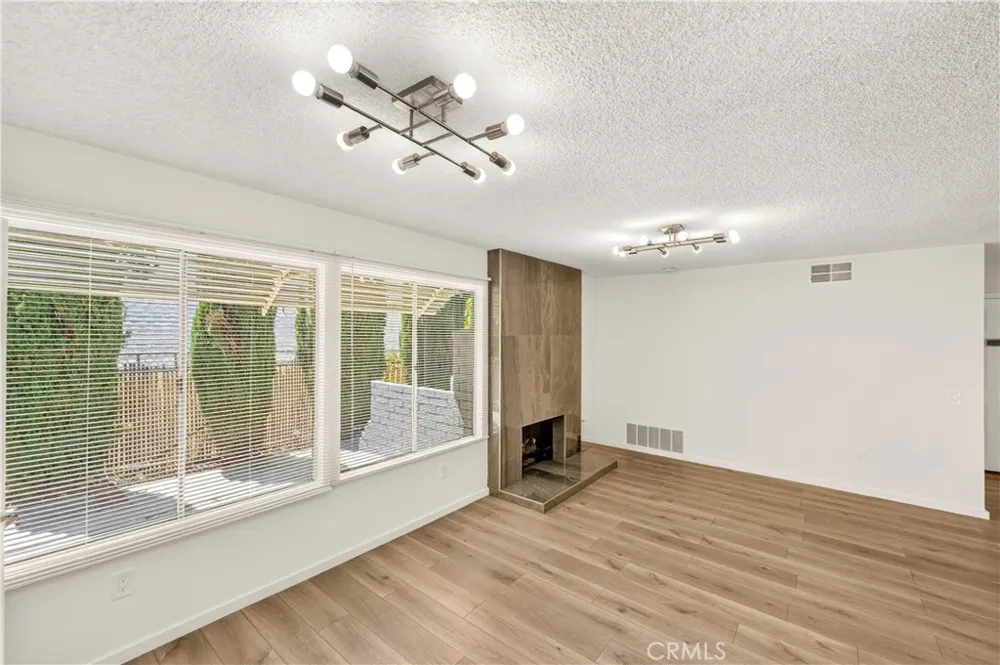 11440 Amigo Los Angeles, CA 91326