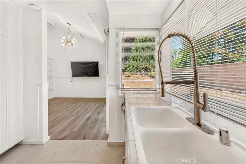 11440 Amigo Los Angeles, CA 91326