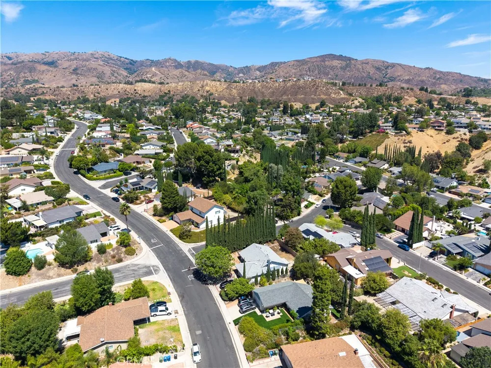 11440 Amigo Los Angeles, CA 91326