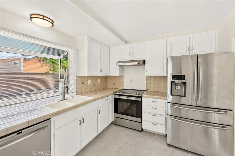 11440 Amigo Los Angeles, CA 91326