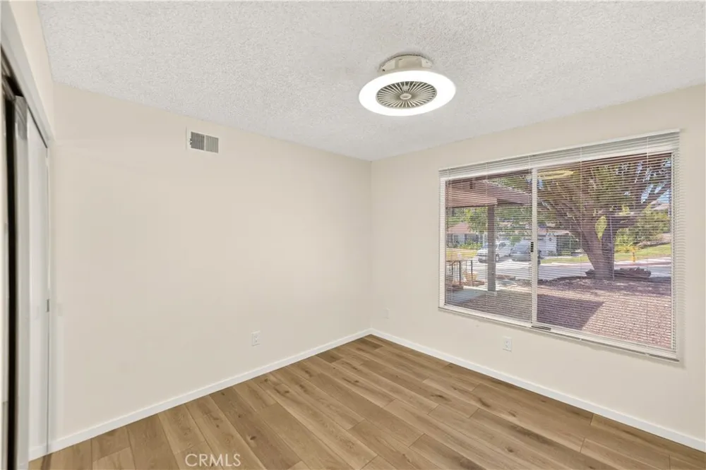 11440 Amigo Los Angeles, CA 91326