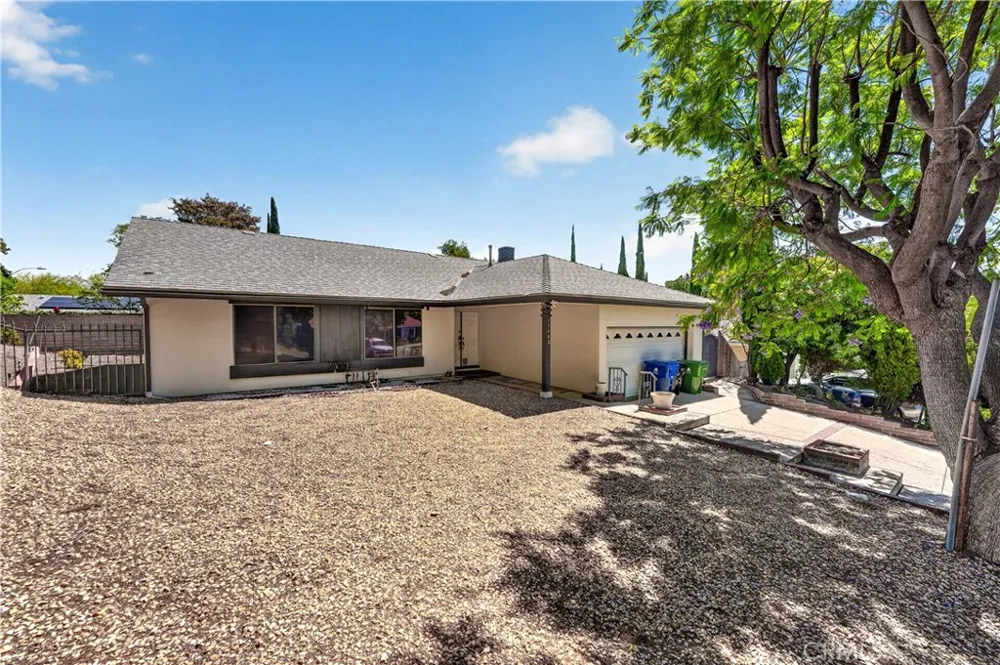 11440 Amigo Los Angeles, CA 91326