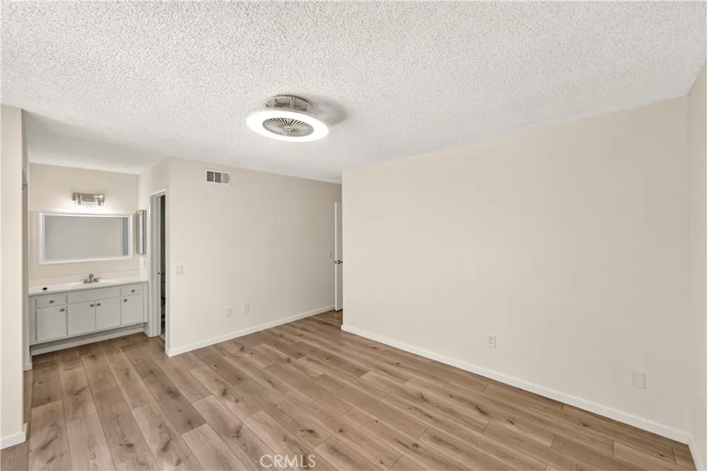 11440 Amigo Los Angeles, CA 91326