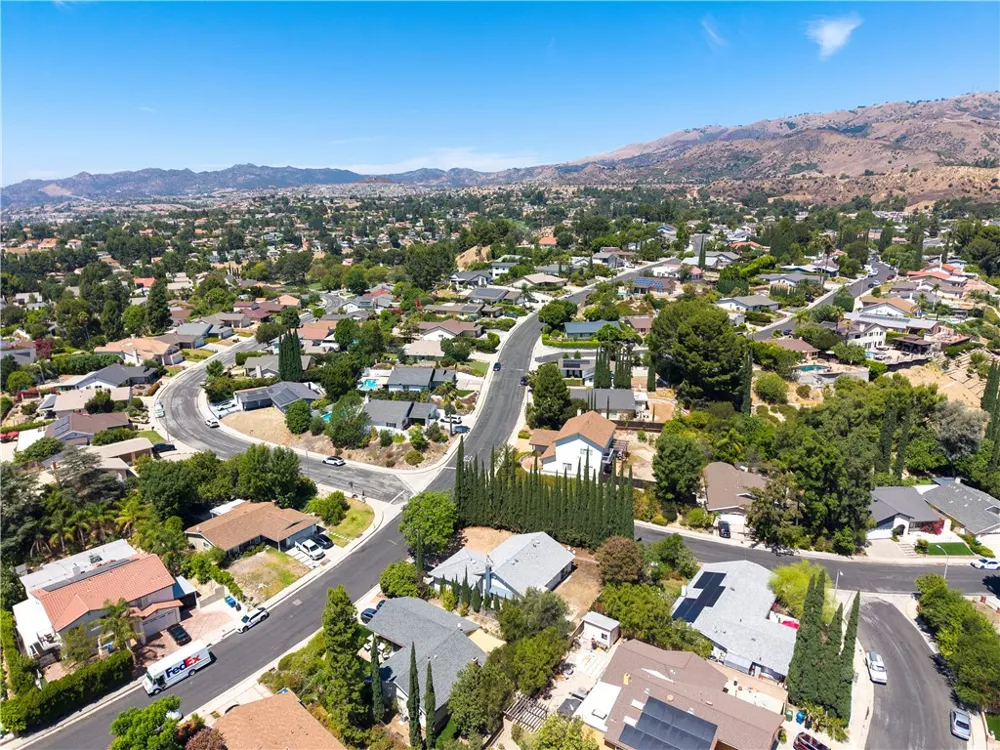 11440 Amigo Los Angeles, CA 91326