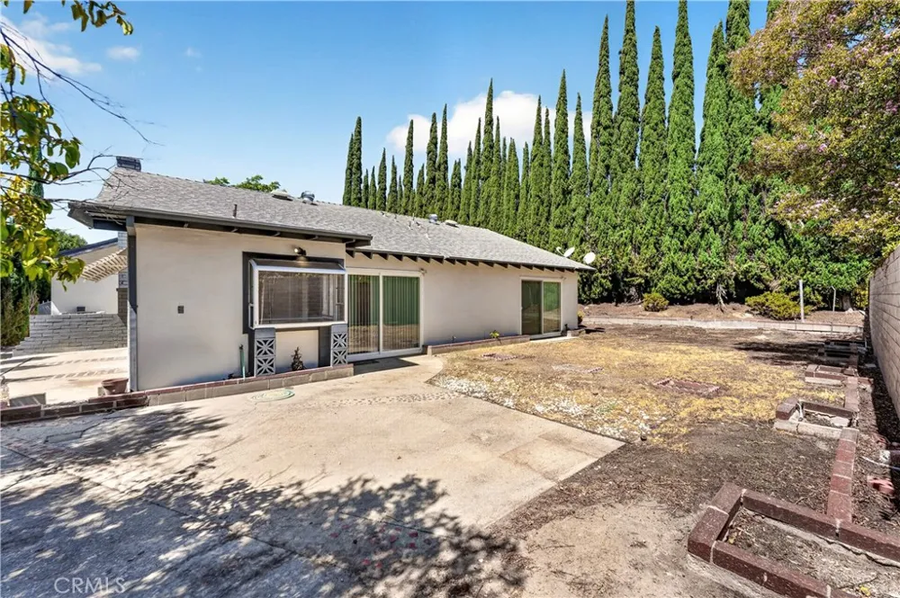 11440 Amigo Los Angeles, CA 91326