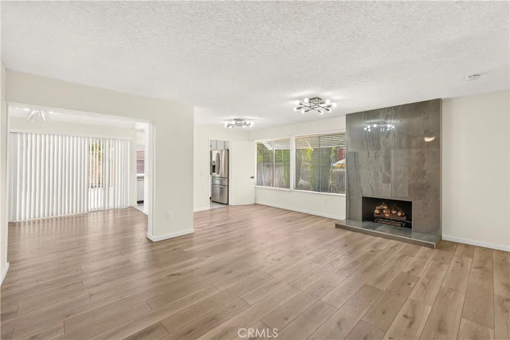11440 Amigo Los Angeles, CA 91326