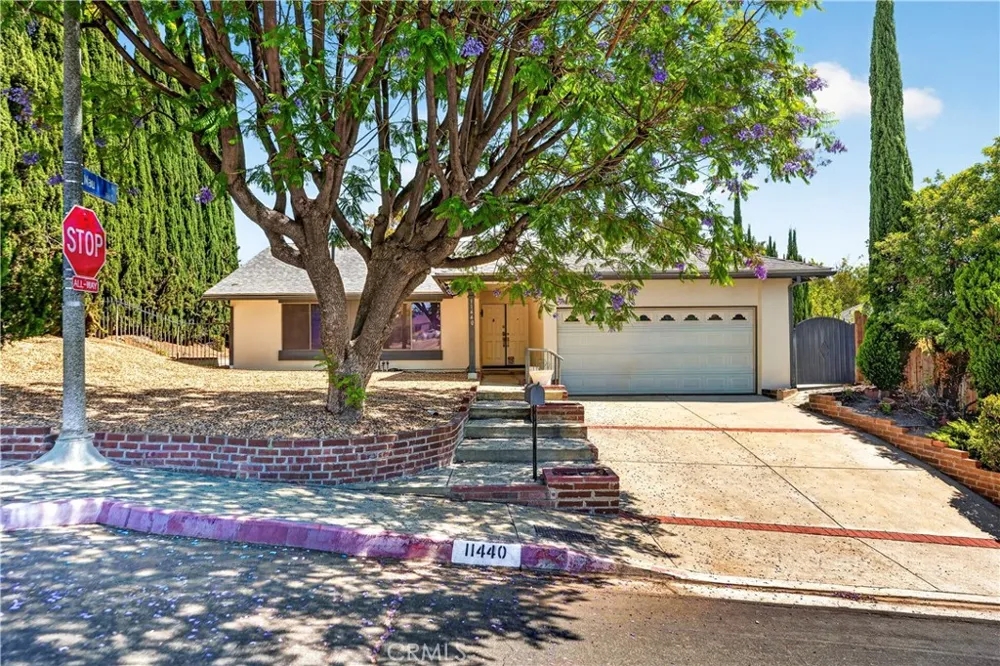 11440 Amigo Los Angeles, CA 91326