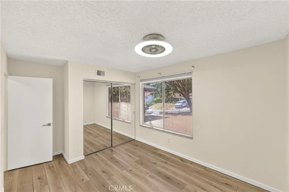 11440 Amigo Los Angeles, CA 91326
