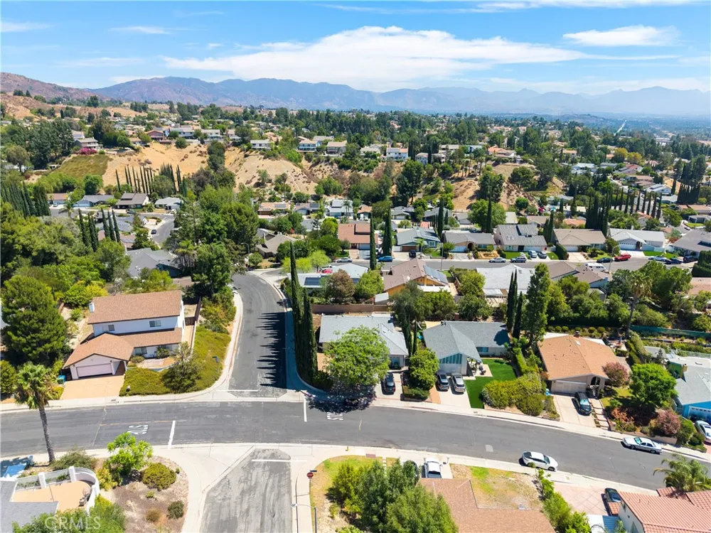11440 Amigo Los Angeles, CA 91326