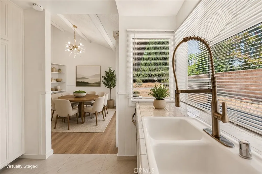 11440 Amigo Los Angeles, CA 91326