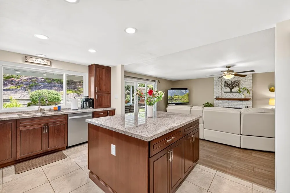 27730 Sutters Pointe Saugus, CA 91350