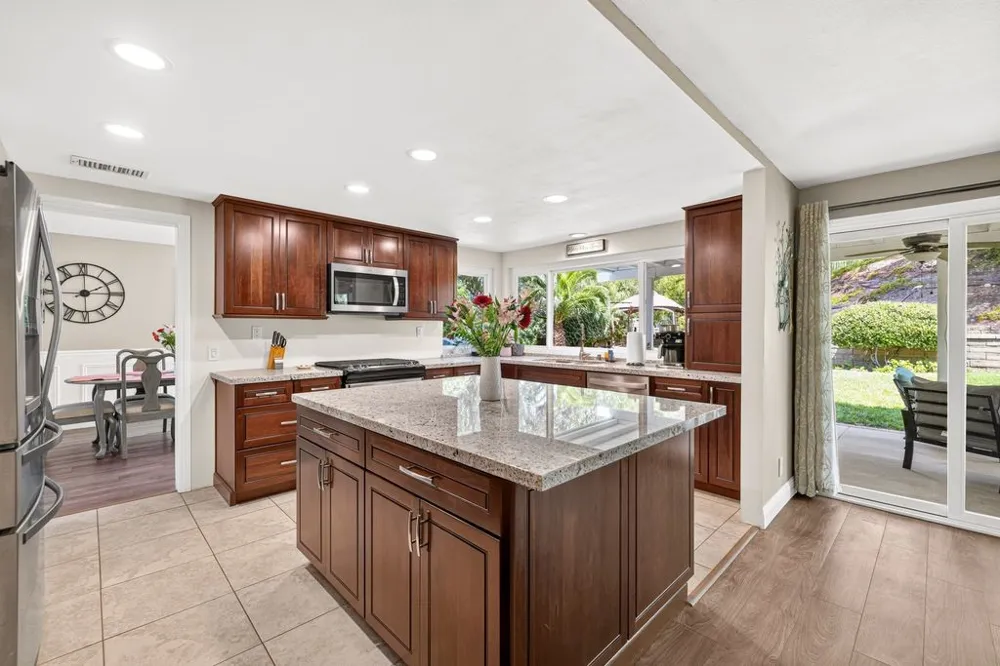 27730 Sutters Pointe Saugus, CA 91350