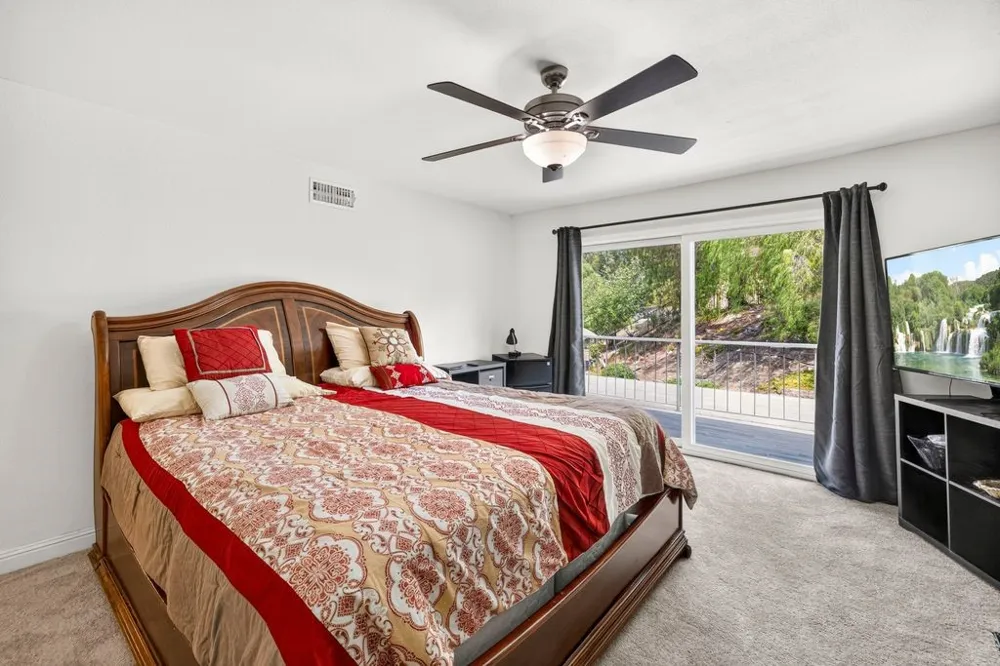 27730 Sutters Pointe Saugus, CA 91350