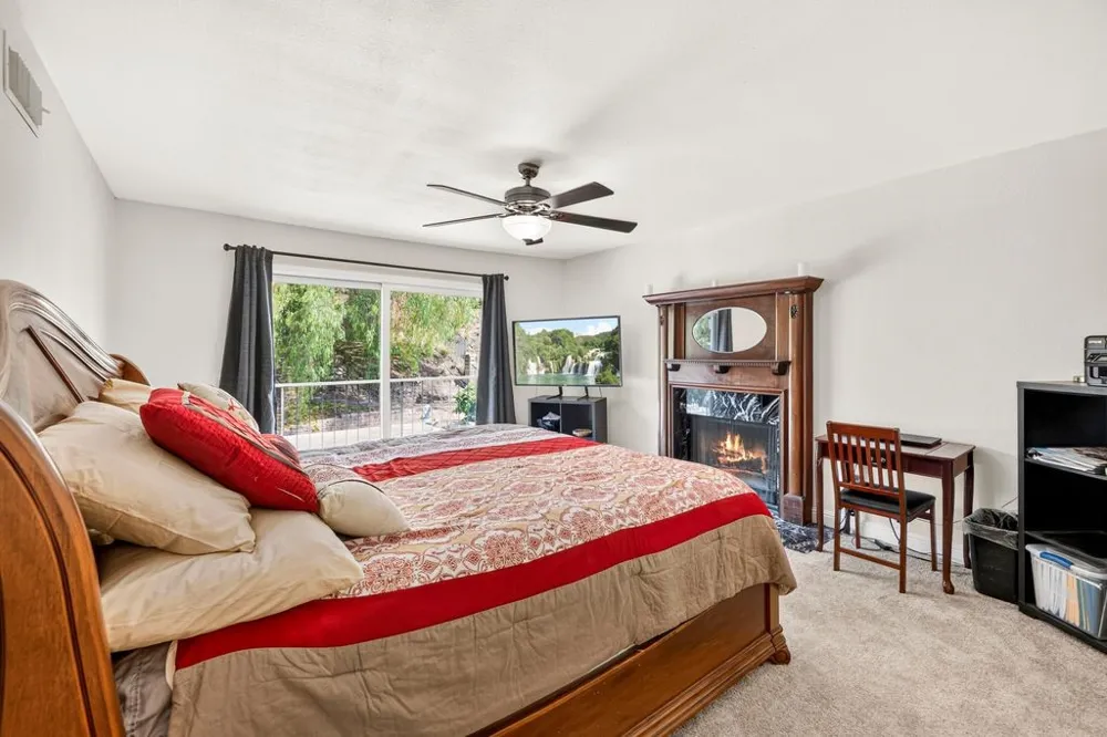 27730 Sutters Pointe Saugus, CA 91350