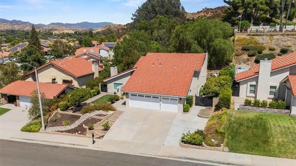 27730 Sutters Pointe Saugus, CA 91350