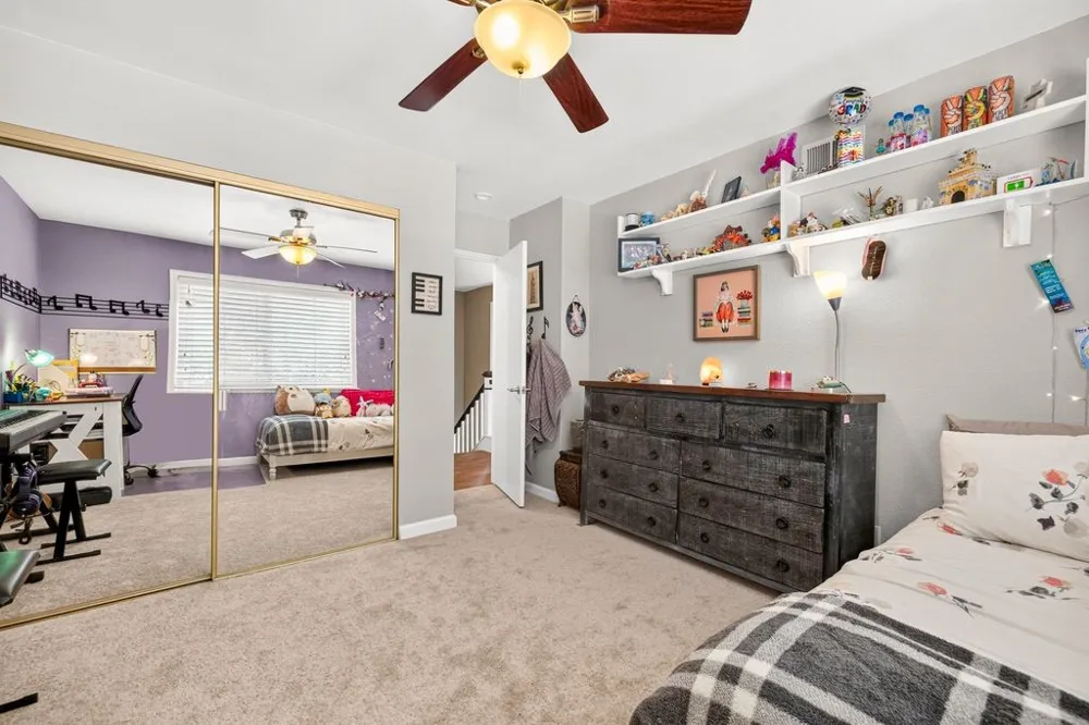 27730 Sutters Pointe Saugus, CA 91350