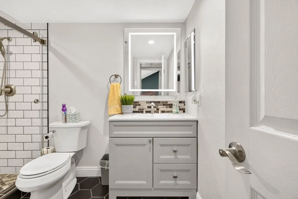 27730 Sutters Pointe Saugus, CA 91350