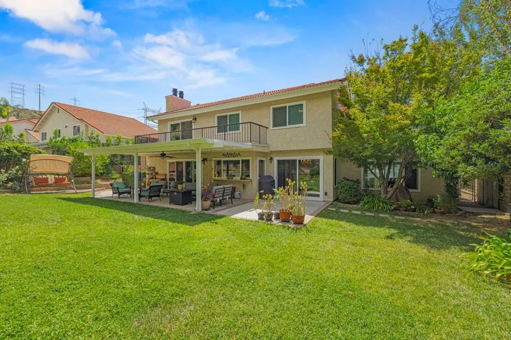 27730 Sutters Pointe Saugus, CA 91350