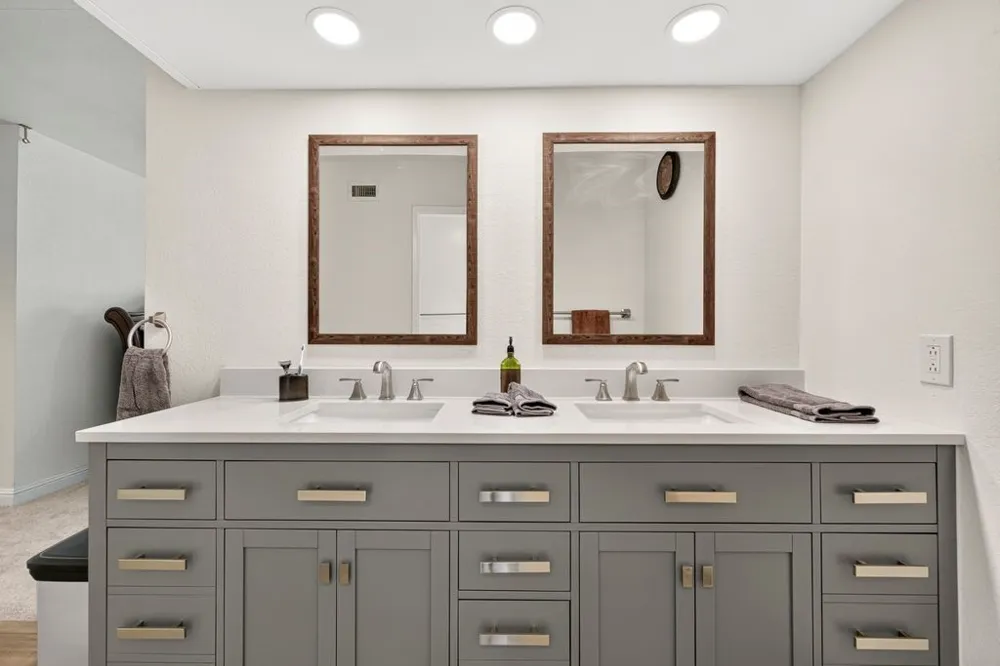 27730 Sutters Pointe Saugus, CA 91350