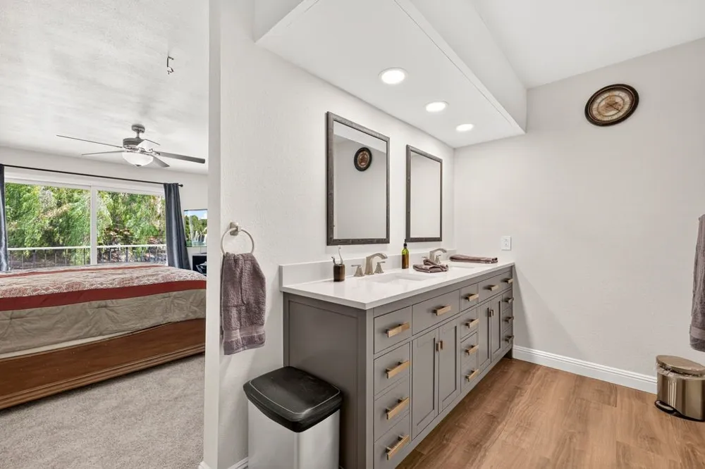 27730 Sutters Pointe Saugus, CA 91350