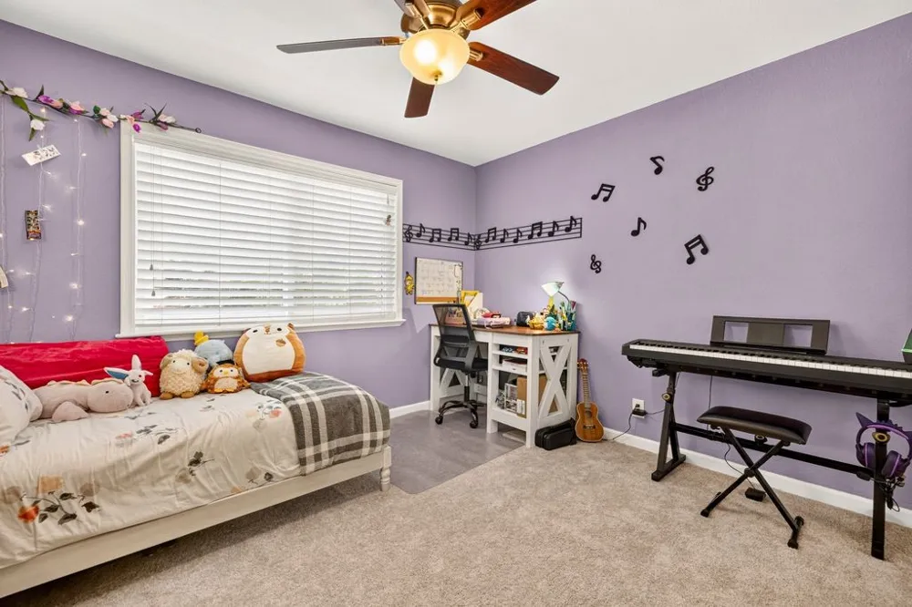 27730 Sutters Pointe Saugus, CA 91350