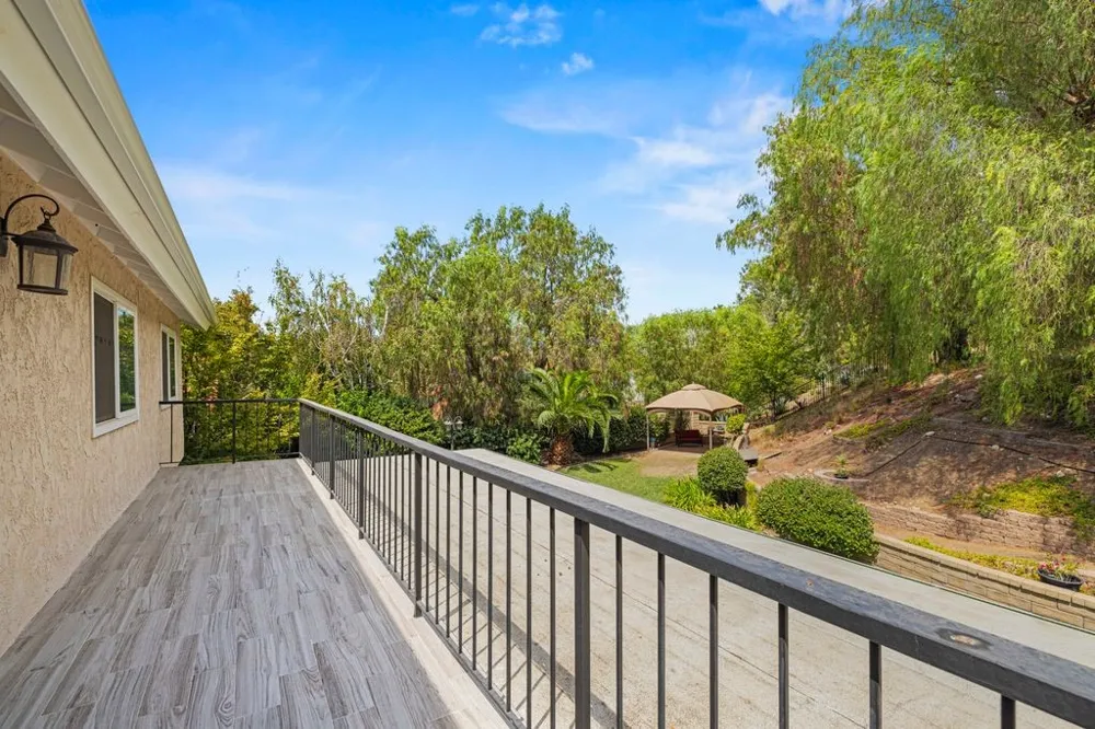 27730 Sutters Pointe Saugus, CA 91350