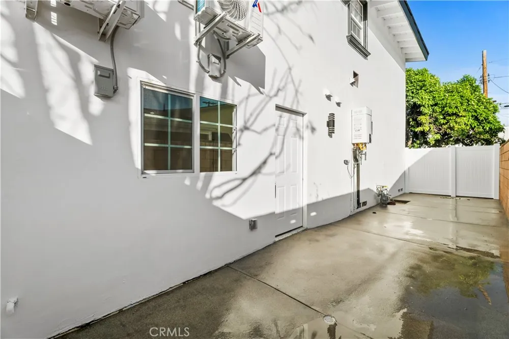 8438 Gloria Ave North Hills, CA 91343