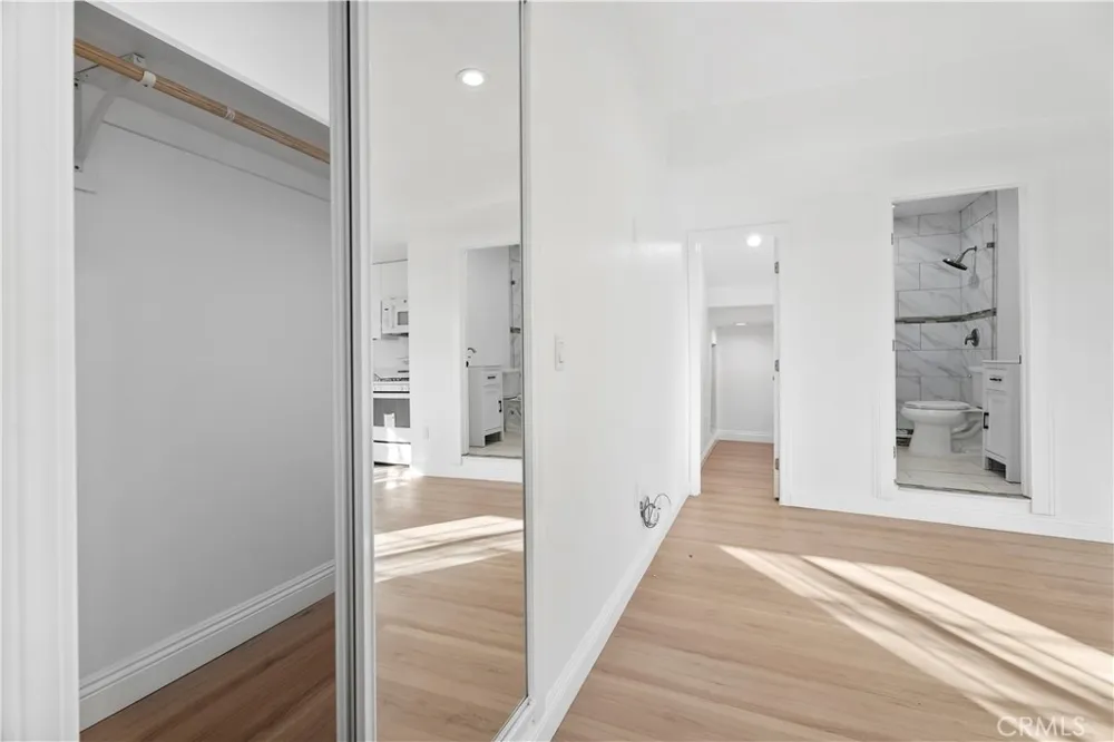 8438 Gloria Ave North Hills, CA 91343