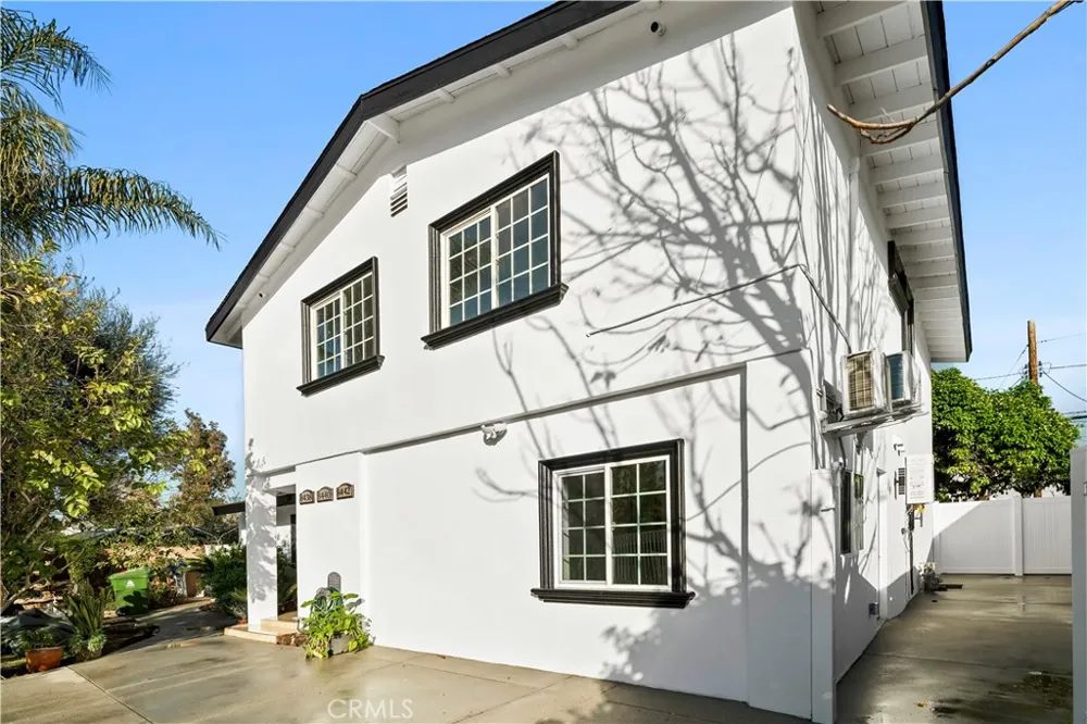 8438 Gloria Ave North Hills, CA 91343