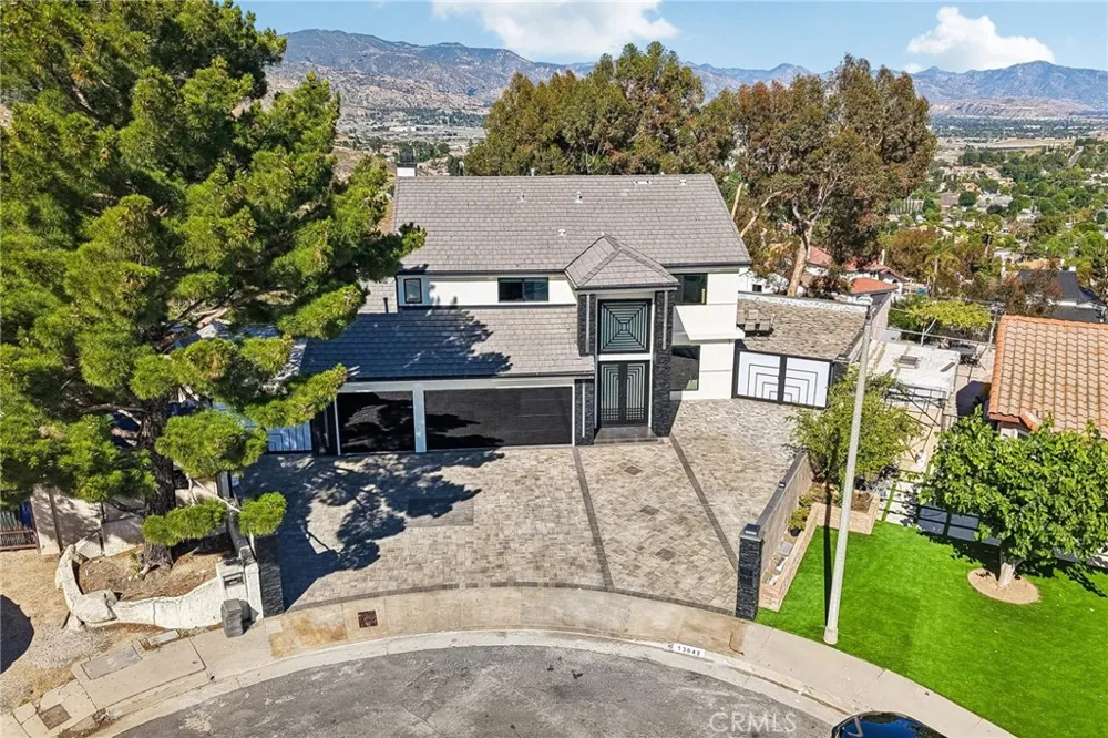 13042 Jolette Avenue Granada Hills, CA 91344