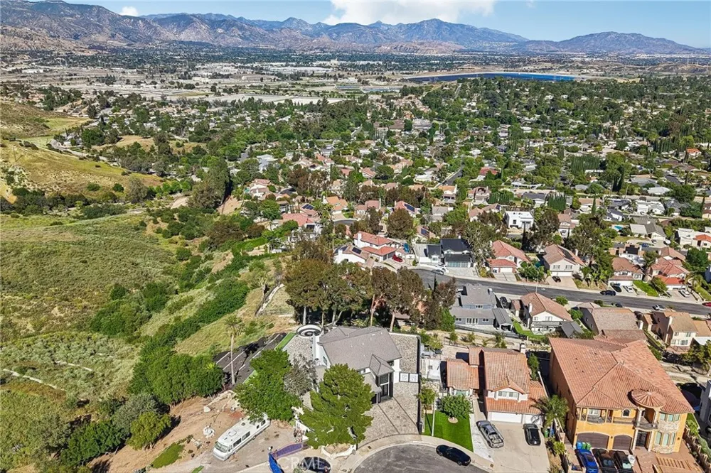 13042 Jolette Avenue Granada Hills, CA 91344