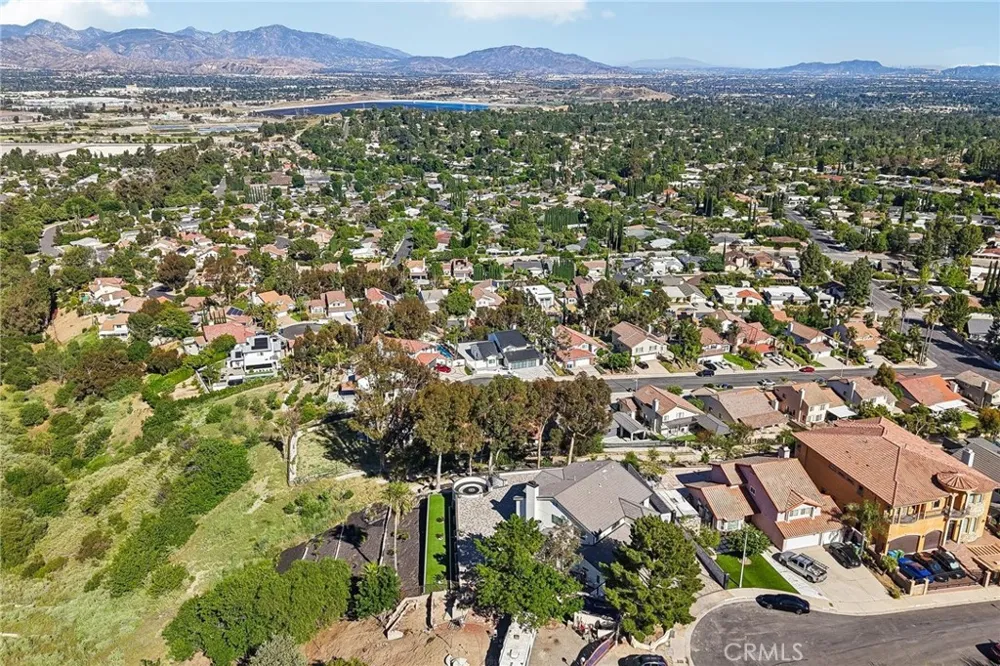 13042 Jolette Avenue Granada Hills, CA 91344