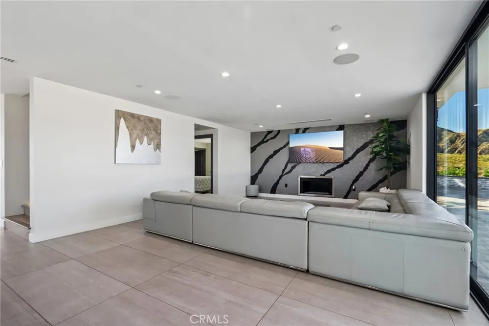 13042 Jolette Avenue Granada Hills, CA 91344