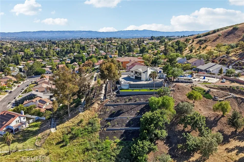 13042 Jolette Avenue Granada Hills, CA 91344