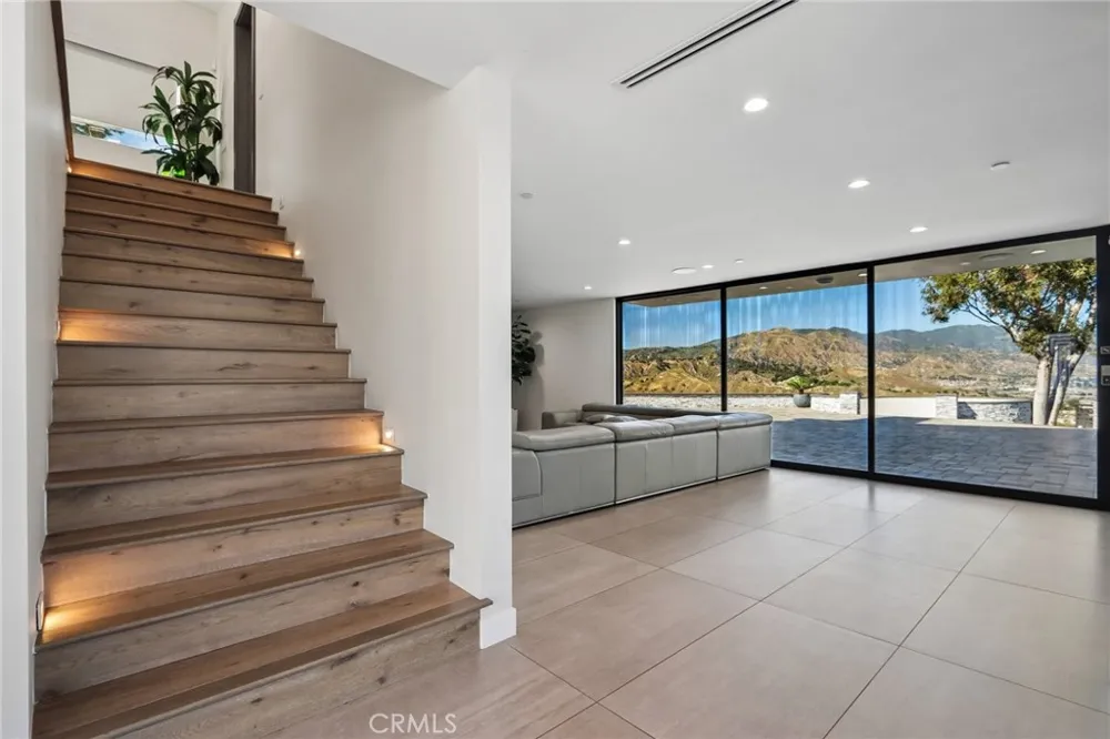 13042 Jolette Avenue Granada Hills, CA 91344