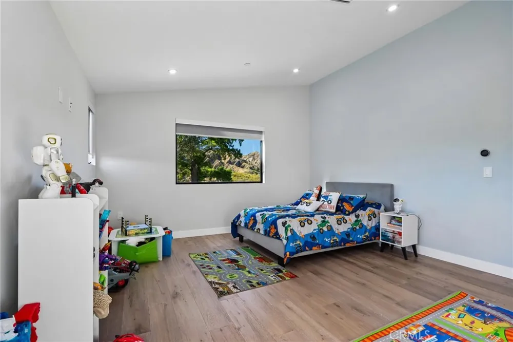 13042 Jolette Avenue Granada Hills, CA 91344